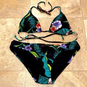 Bikini set never worn